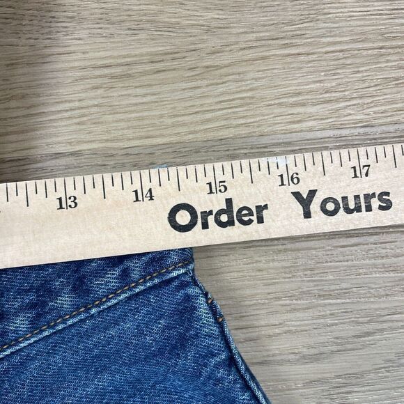 Vintage Levis Jeans Womens 30x32 Blue Button Fly Denim 90s Straight - Picture 11 of 13